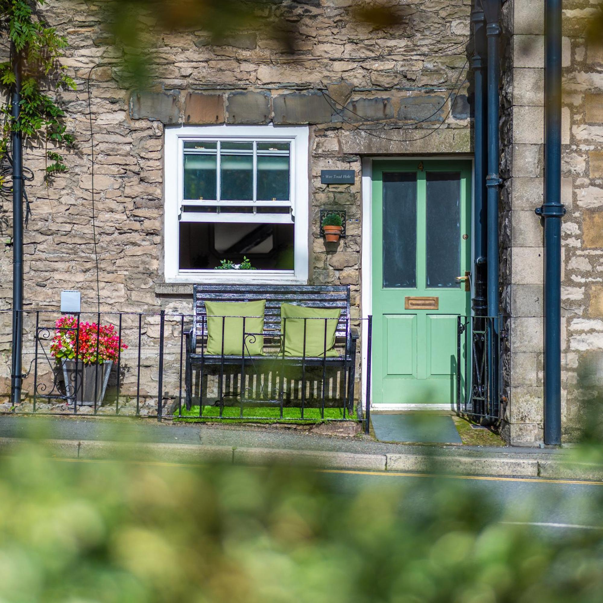 Wee Toad Hole Heart Of Kendal - Cottage Sleeps 4-6 - Dogs Welcome Exterior photo